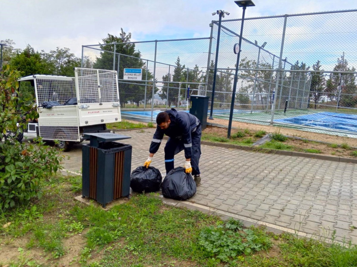 Dilovası Millet Bahçesi dip köşe temizleniyor