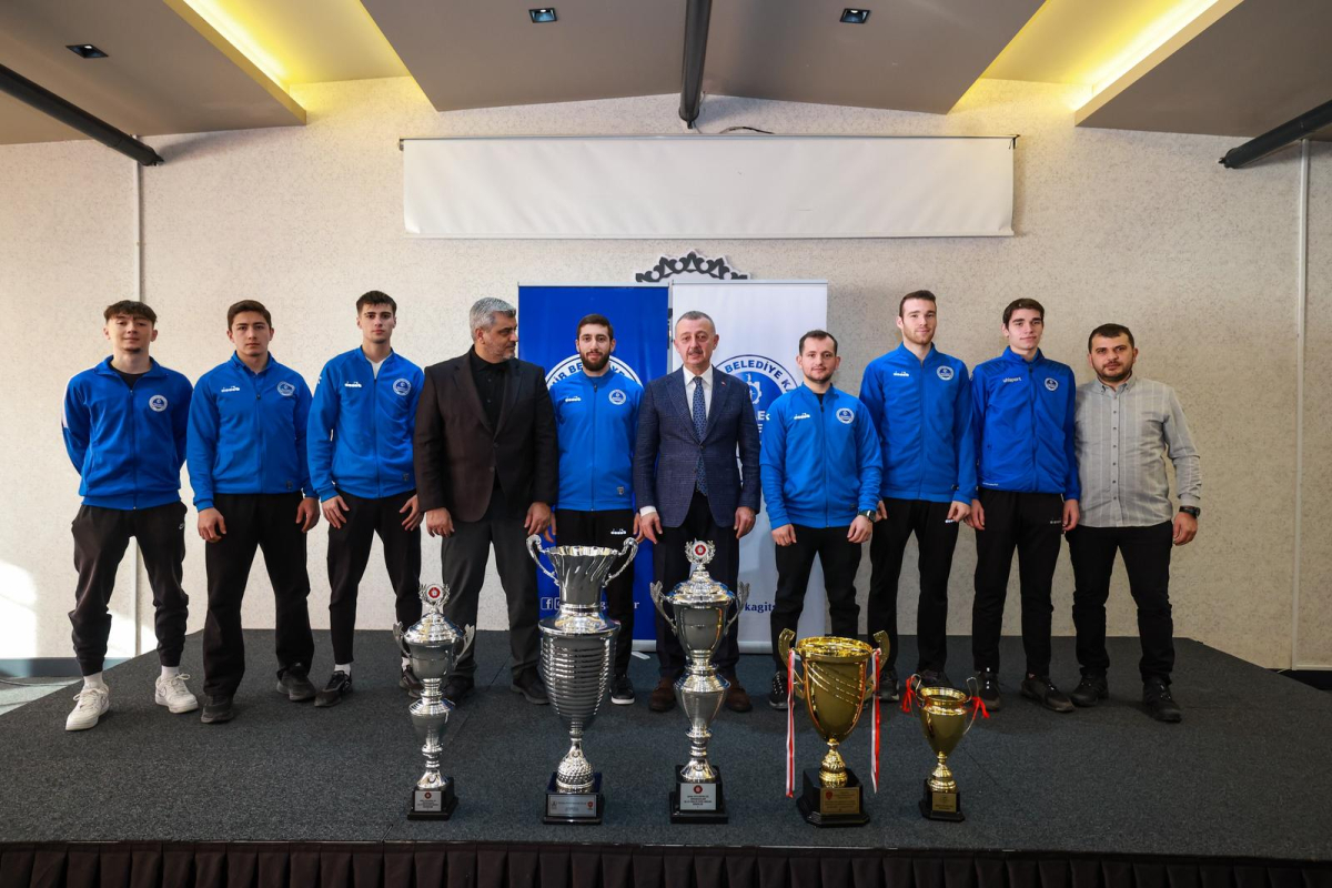 Büyükakın, Kağıtspor’un başarılı sporcularını tebrik etti