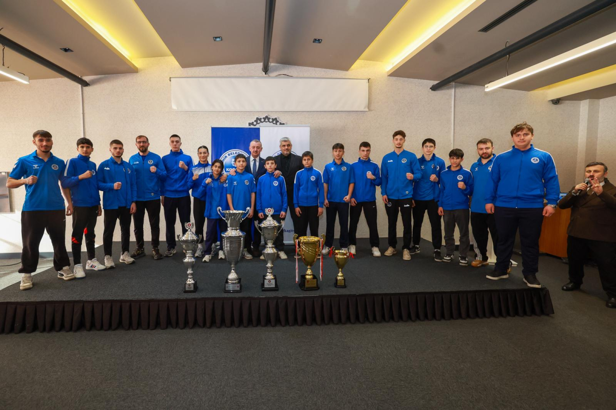 Büyükakın, Kağıtspor’un başarılı sporcularını tebrik etti