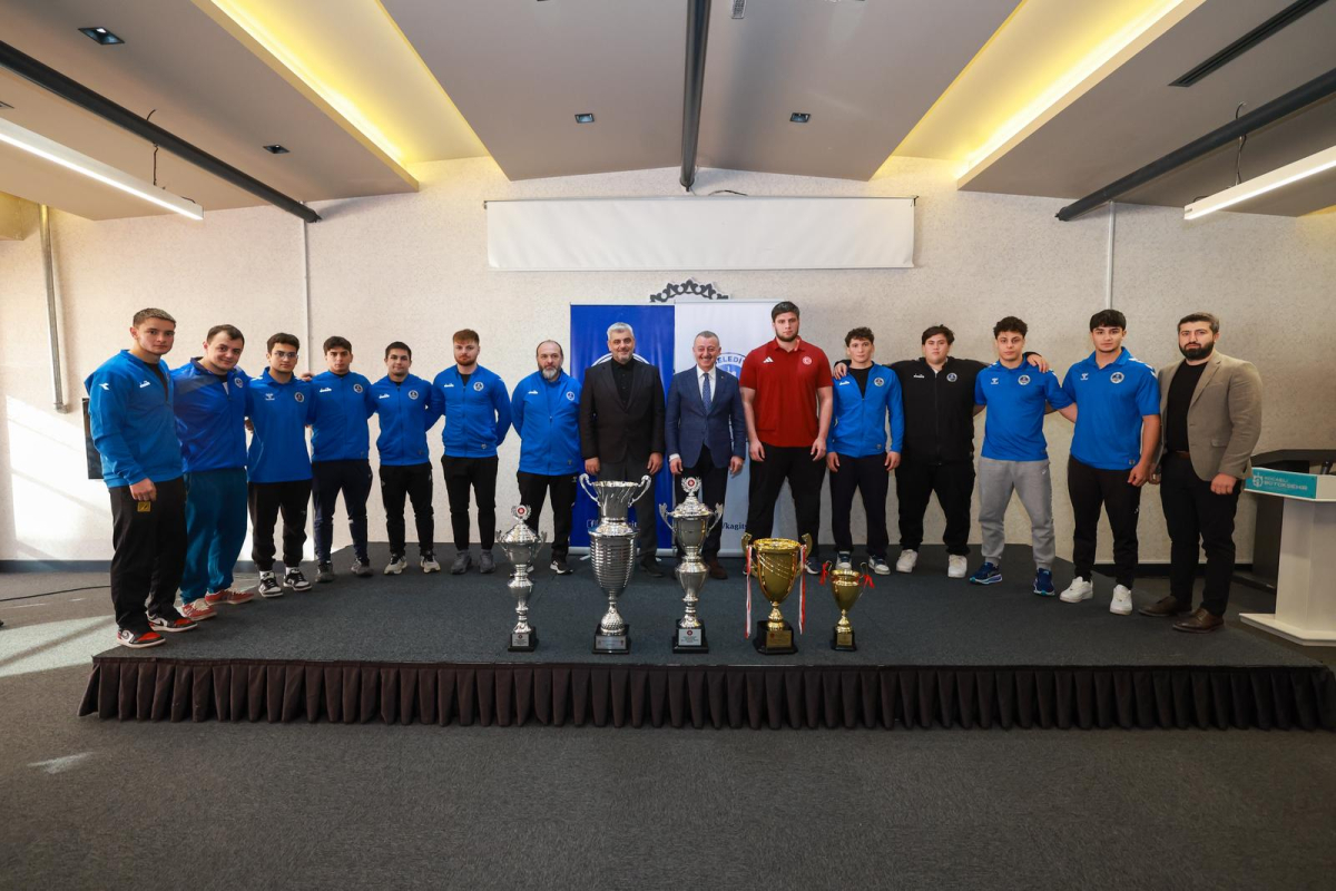 Büyükakın, Kağıtspor’un başarılı sporcularını tebrik etti