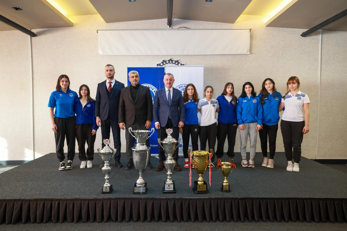 Büyükakın, Kağıtspor’un başarılı sporcularını tebrik etti