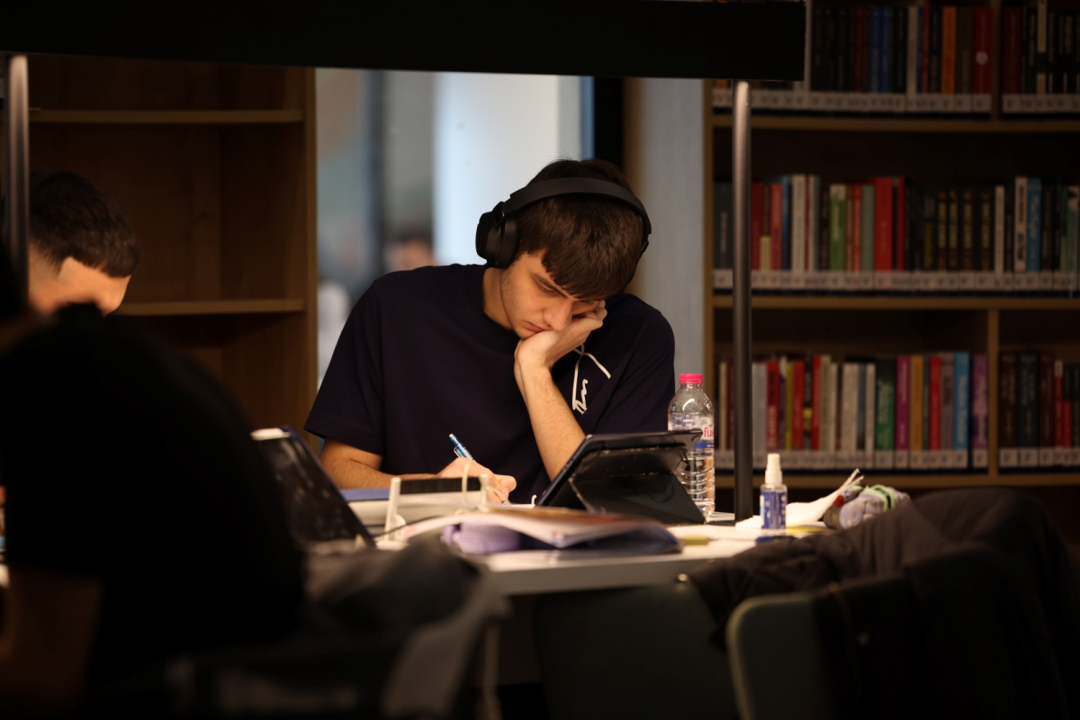 Alev Alatlı Kütüphanesi, gençlerin göz bebeği oldu