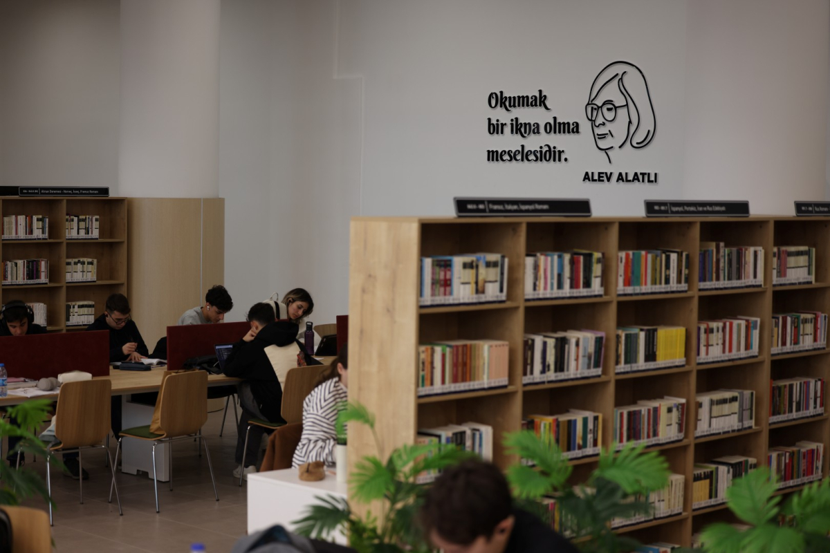 Alev Alatlı Kütüphanesi, gençlerin göz bebeği oldu