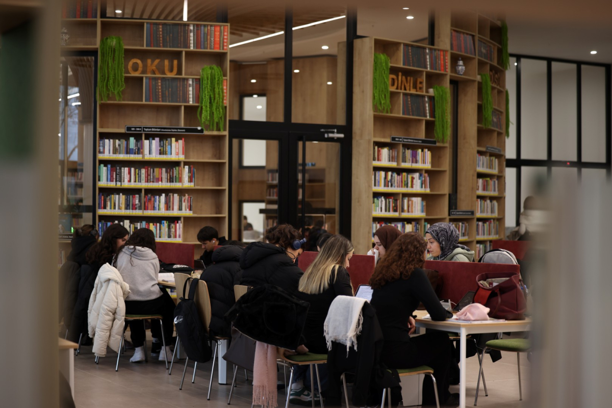 Alev Alatlı Kütüphanesi, gençlerin göz bebeği oldu