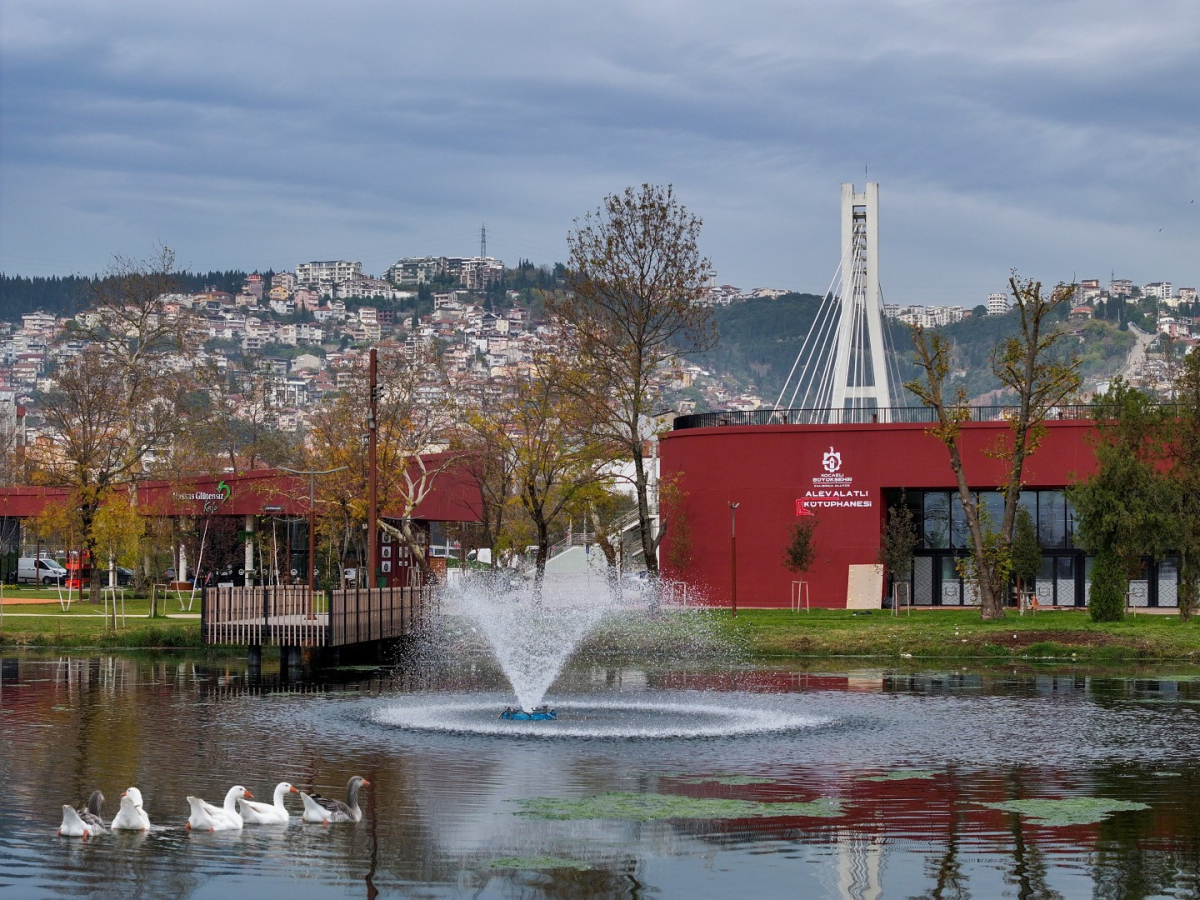 Alev Alatlı Kütüphanesi, gençlerin göz bebeği oldu