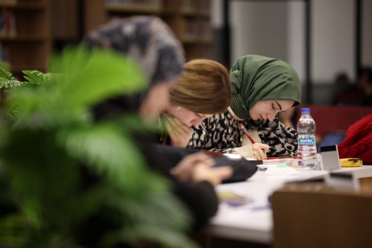 Alev Alatlı Kütüphanesi, gençlerin göz bebeği oldu