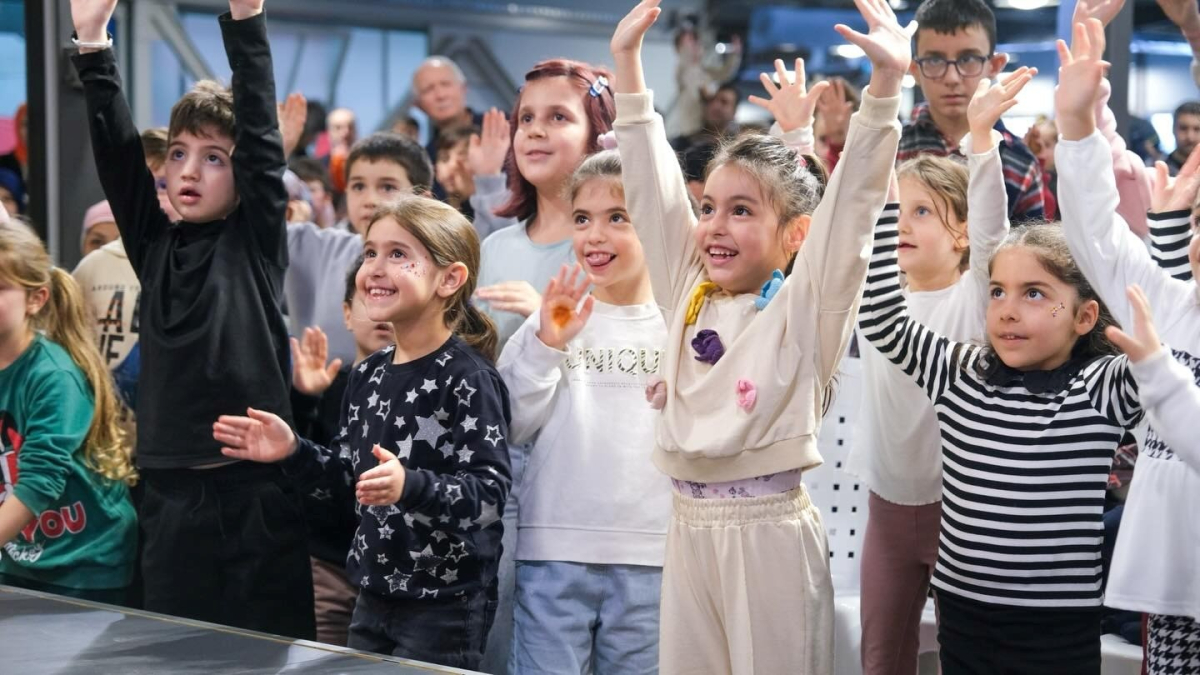 Çocuklar ‘Lemi Abi’nin renkli dünyasına konuk oldu