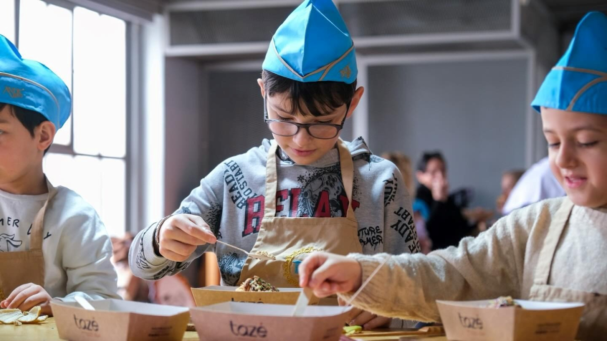 Çocuklar ‘Lemi Abi’nin renkli dünyasına konuk oldu