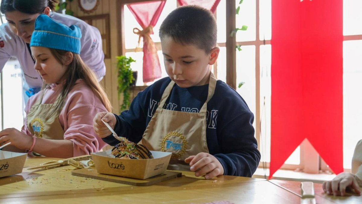 Çocuklar ‘Lemi Abi’nin renkli dünyasına konuk oldu