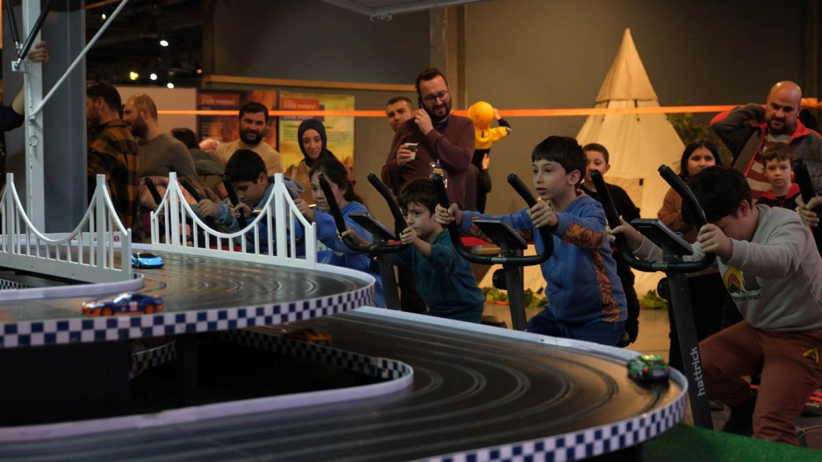 Çocuklar yorgunluklarını “Okula Bi’ Mola”da atıyor