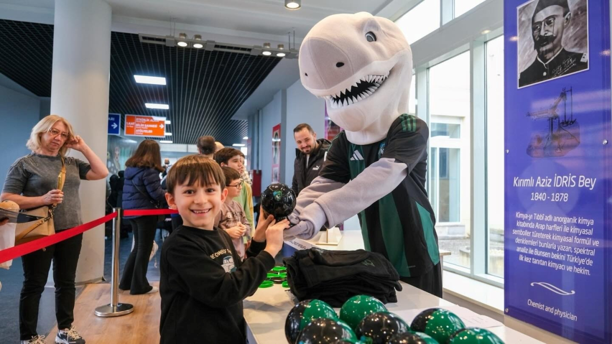 Çocuklar yorgunluklarını “Okula Bi’ Mola”da atıyor