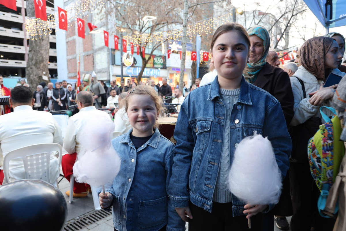 İlahi ezgiler Cumhuriyet Bulvarı’nda yankılandı