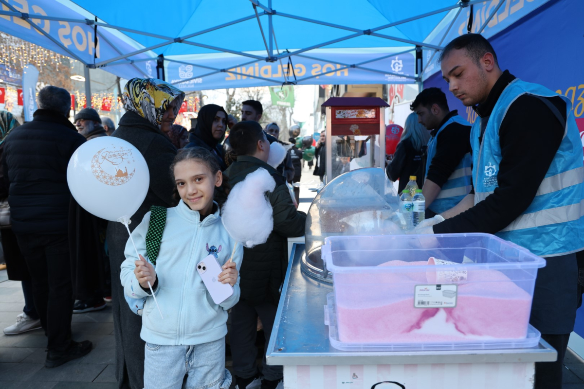 İlahi ezgiler Cumhuriyet Bulvarı’nda yankılandı