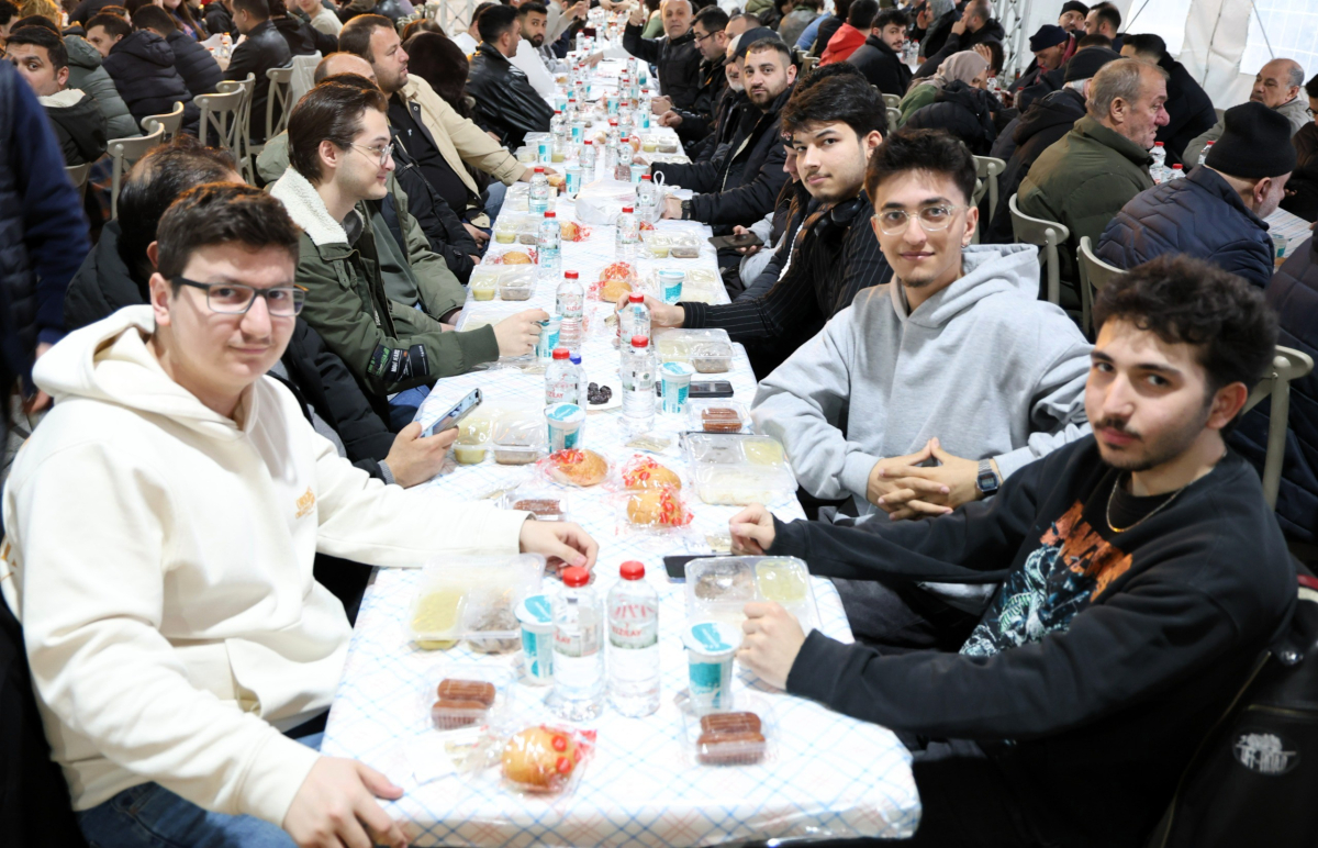 Büyükşehir Ramazan Çadırı’nda ilk oruçlar açıldı