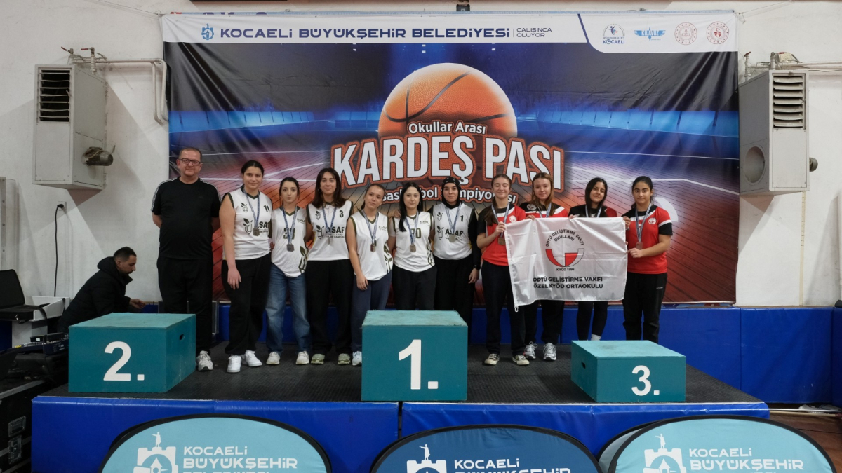 Bu turnuvada en güzel paslar kardeşliğe atıldı