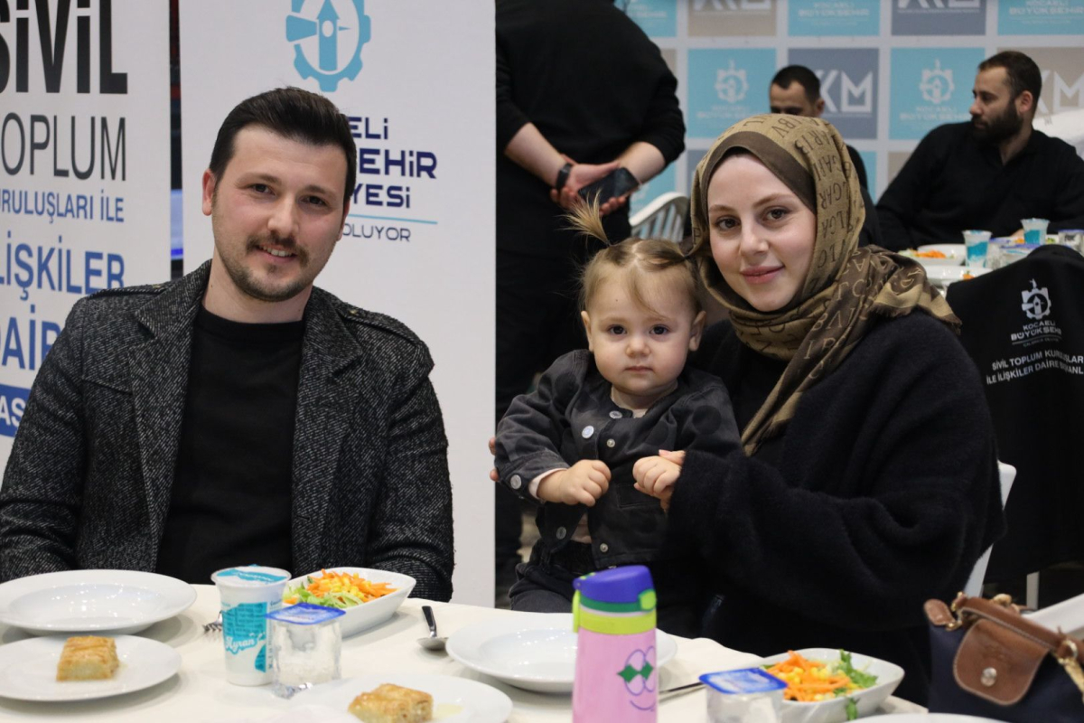 820 STK’dan başkan,  yönetim ve üyeler katıldı