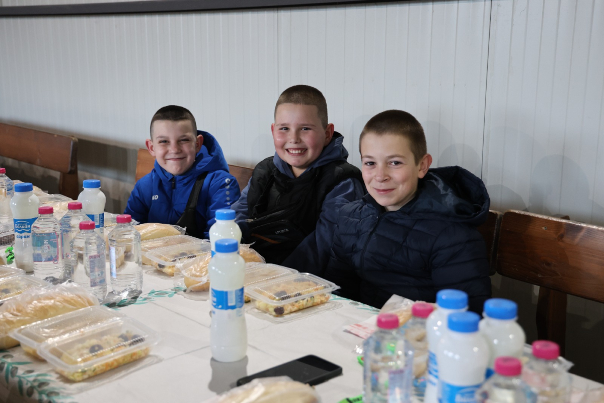  Büyükakın, Bulgaristan’daki  “kardeşlik sofrasında” iftar yaptı