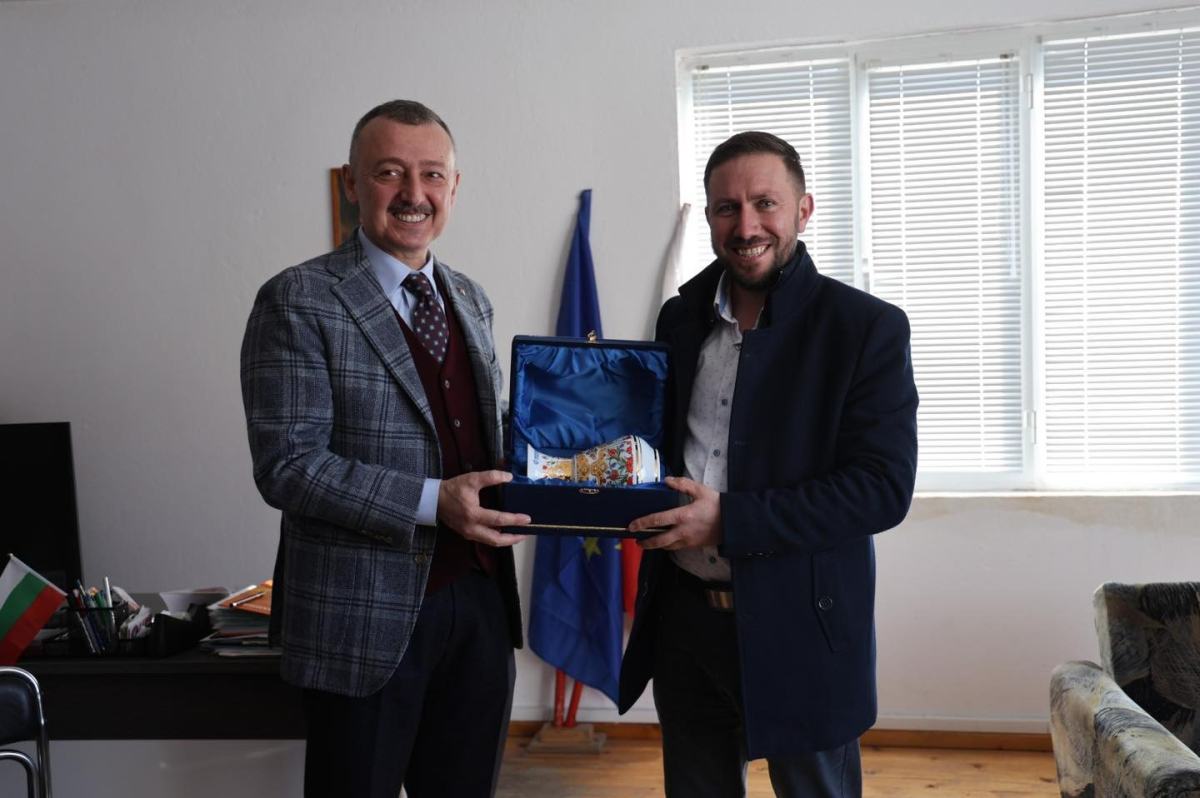  Büyükakın, Bulgaristan’daki  “kardeşlik sofrasında” iftar yaptı