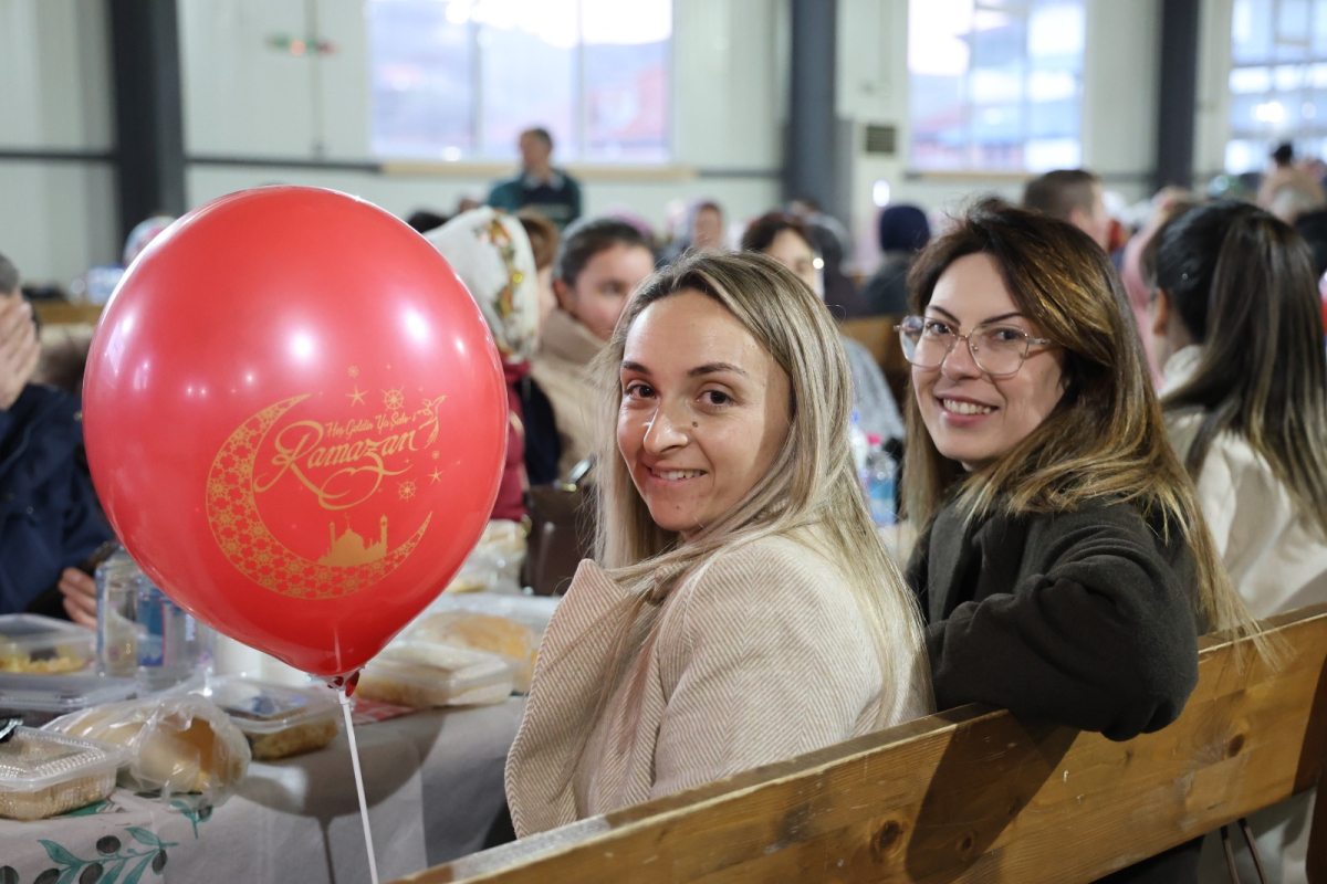  Büyükakın, Bulgaristan’daki  “kardeşlik sofrasında” iftar yaptı