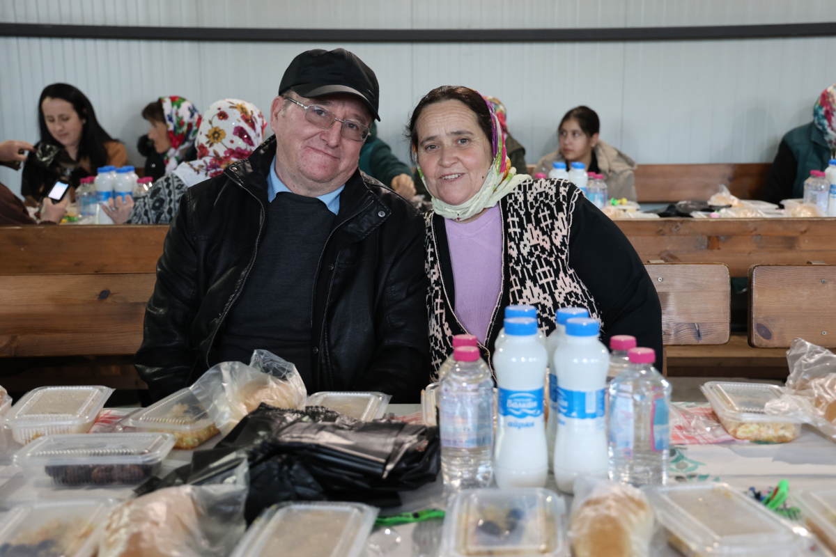  Büyükakın, Bulgaristan’daki  “kardeşlik sofrasında” iftar yaptı