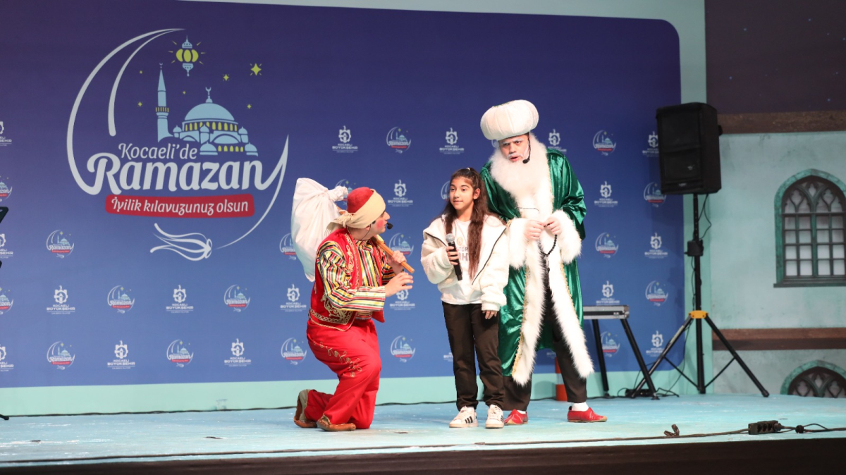 Büyükşehir’in İzmit’teki kardeşlik sofrası dolup taşıyor