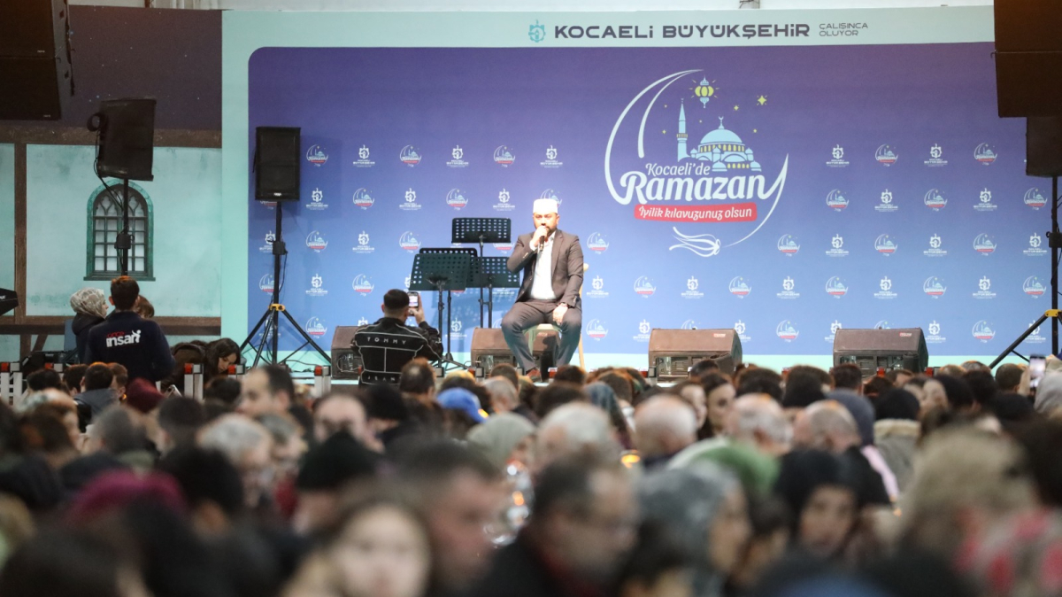 Büyükşehir’in İzmit’teki kardeşlik sofrası dolup taşıyor