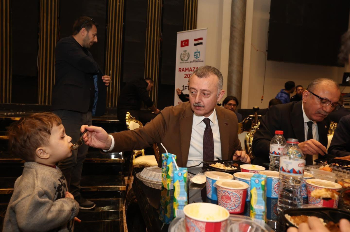 Başkan Büyükakın, Gazzeli ailelerle oruç açtı