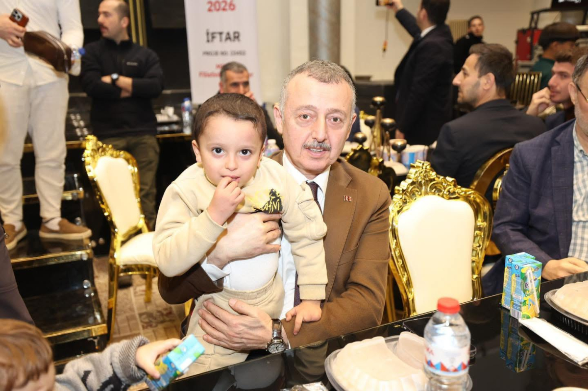 Başkan Büyükakın, Gazzeli ailelerle oruç açtı