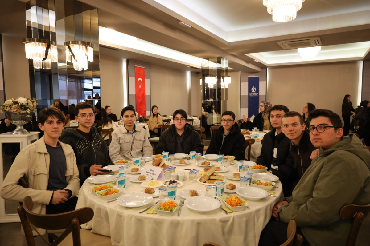 “Samanyolu’nda Ziyafet” gençlerin rehberi oldu