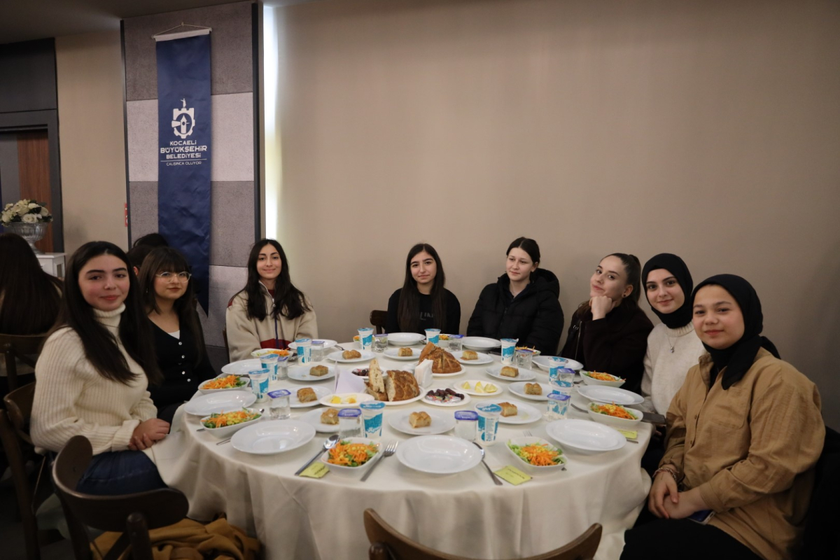 “Samanyolu’nda Ziyafet” gençlerin rehberi oldu