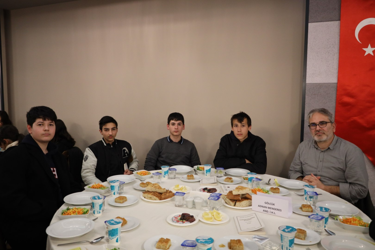 “Samanyolu’nda Ziyafet” gençlerin rehberi oldu