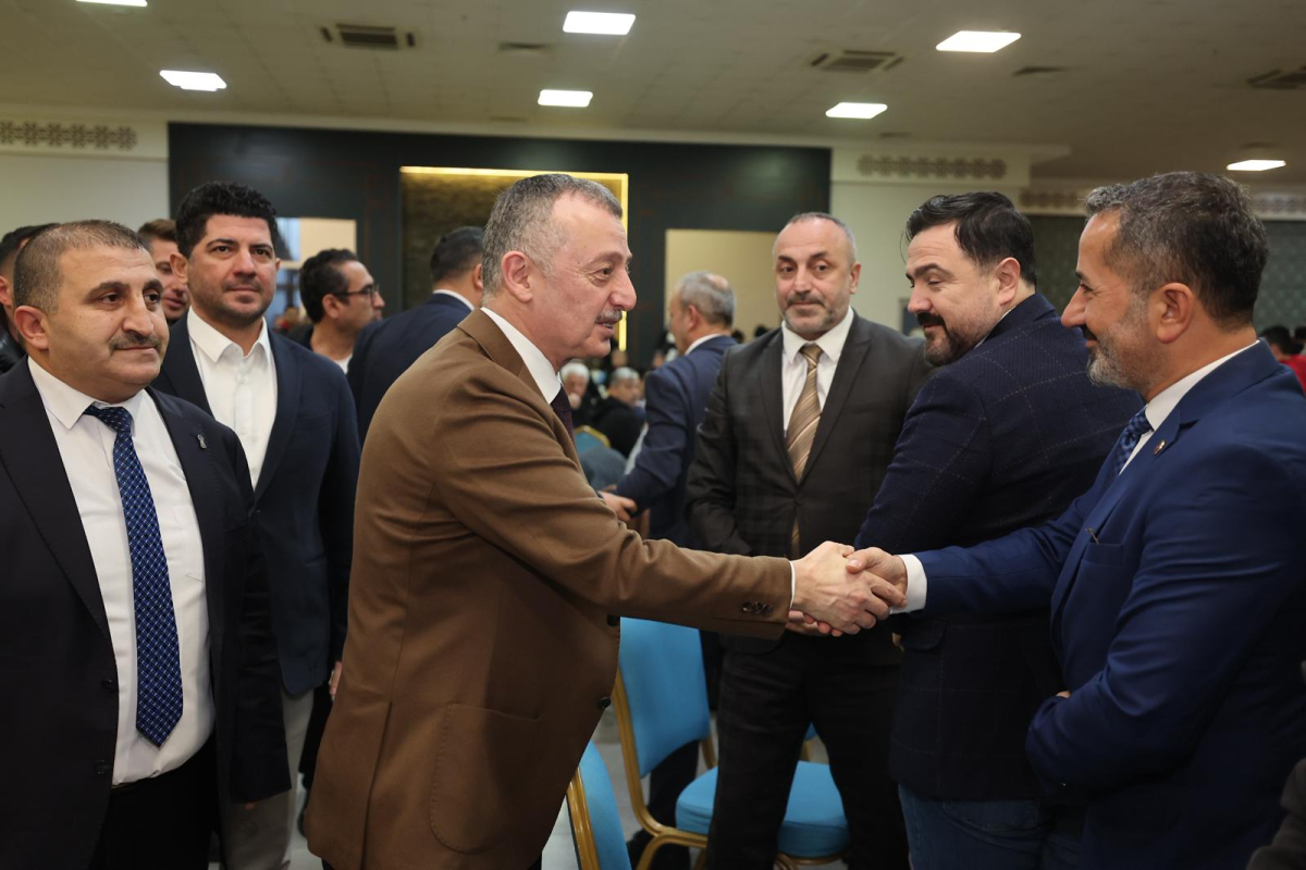 Başkan Büyükakın’ın, pazarcı  esnafıyla yaptığı iftara yoğun katılım