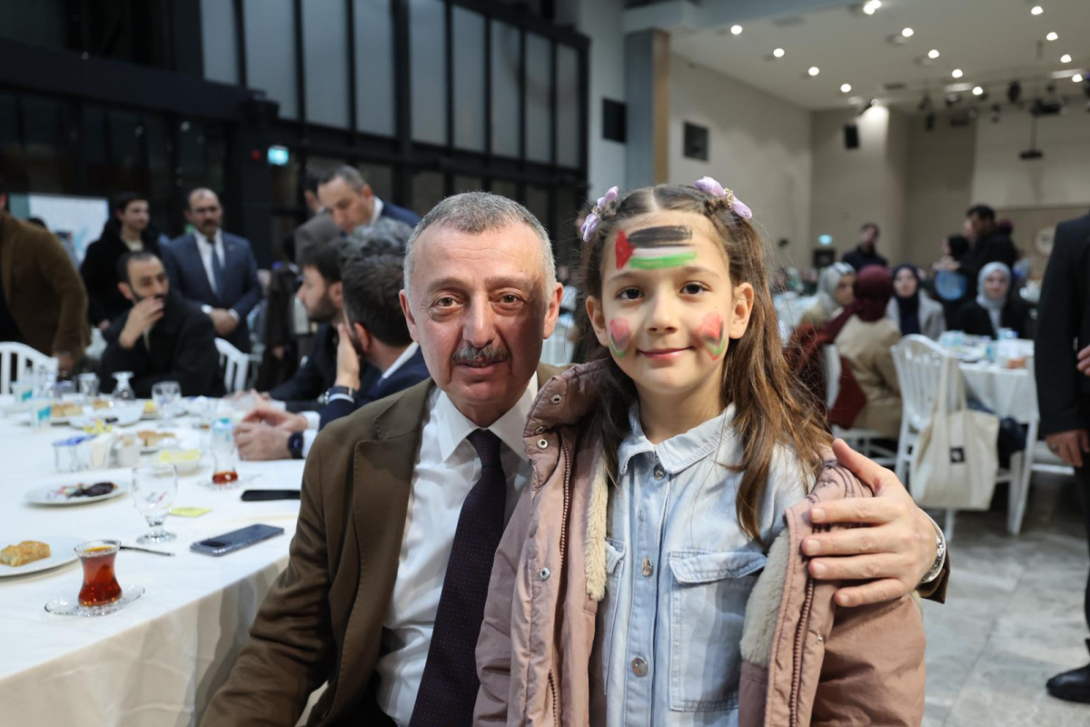 Büyükakın, TÜGVA iftarında gençlerle bir araya geldi 