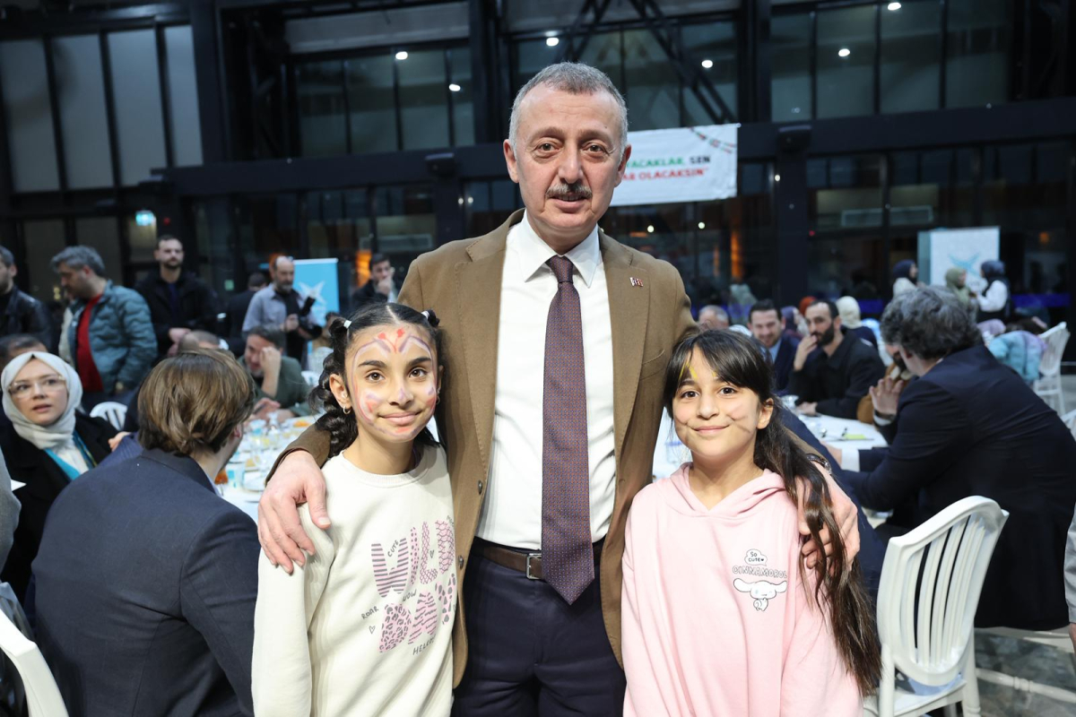 Büyükakın, TÜGVA iftarında gençlerle bir araya geldi 