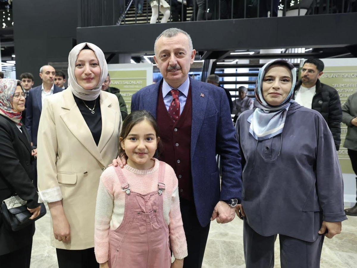 AK Parti iftarında 3 bin kişi aynı sofrada oruçlarını açtı