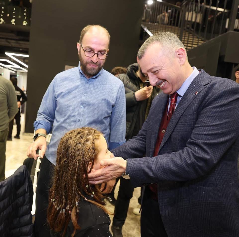 AK Parti iftarında 3 bin kişi aynı sofrada oruçlarını açtı