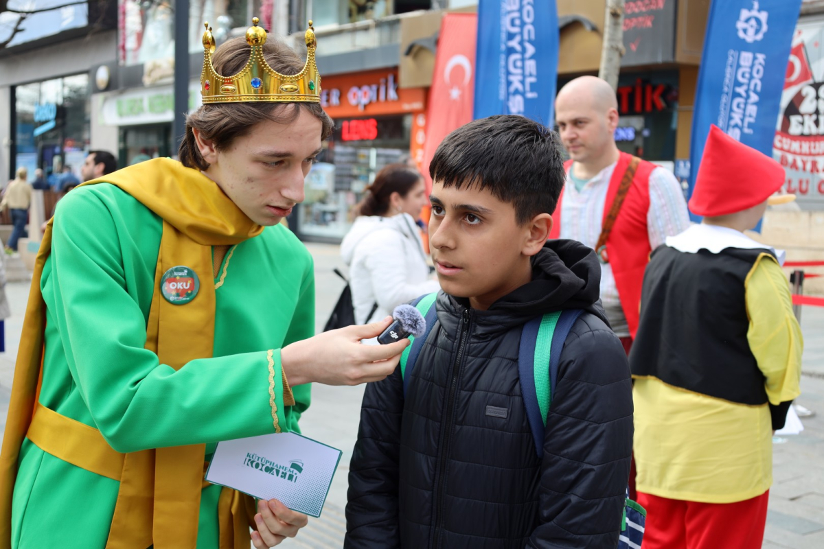 Roman kahramanları İzmit sokaklarında
