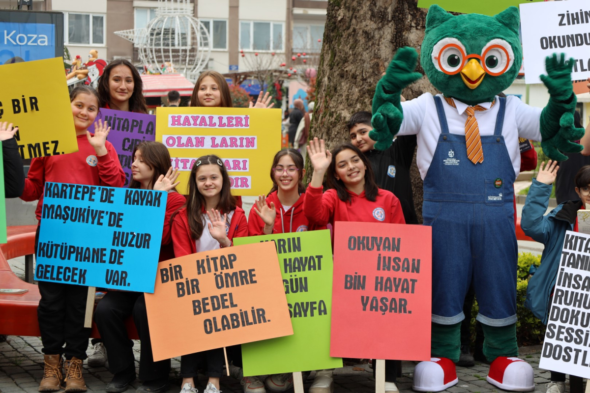 Roman kahramanları İzmit sokaklarında