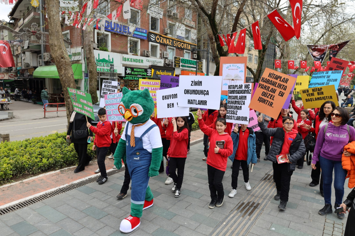 Roman kahramanları İzmit sokaklarında