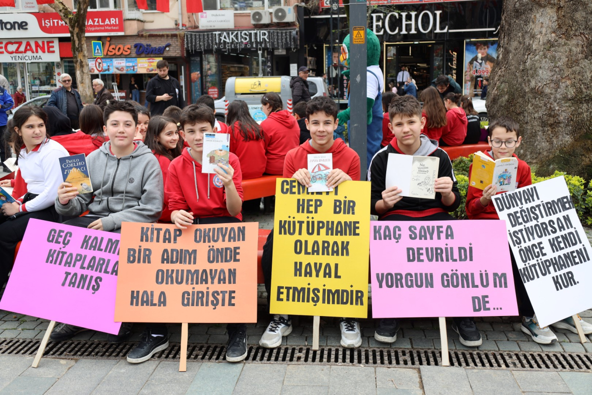 Roman kahramanları İzmit sokaklarında