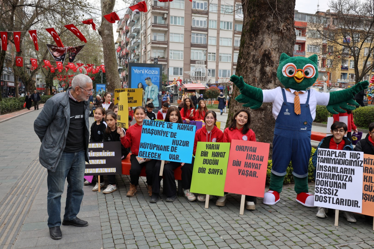 Roman kahramanları İzmit sokaklarında