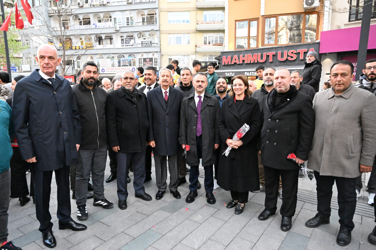 “İlle de Roman olsun” Kent Meydanı’nı salladı