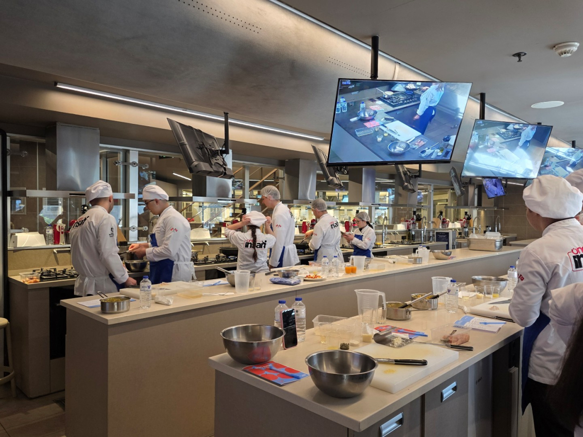 Genç şef adayları, işi ustasından öğrendi