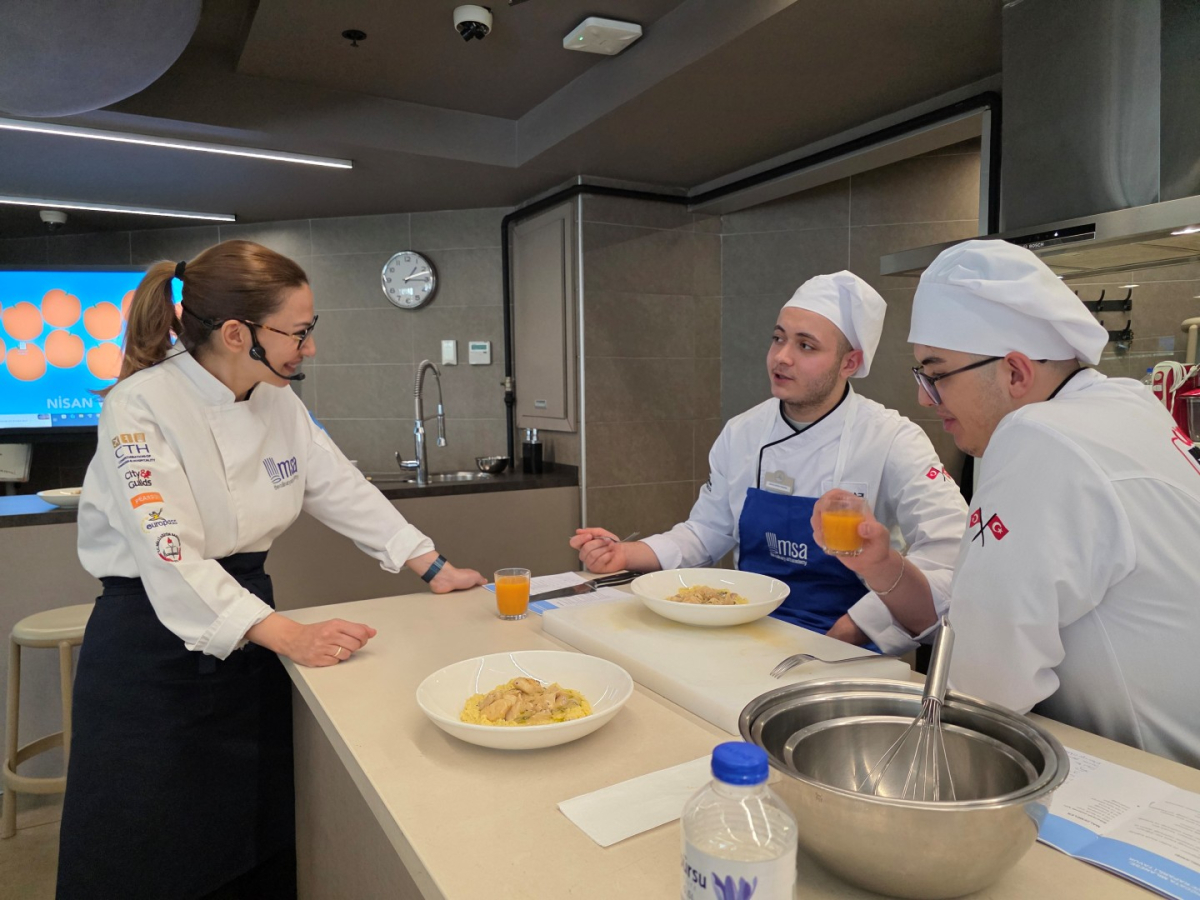 Genç şef adayları, işi ustasından öğrendi