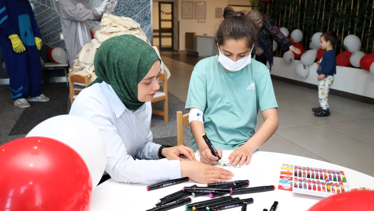 23 Nisan’ın neşesi Şehir Hastanesi’ne taşındı