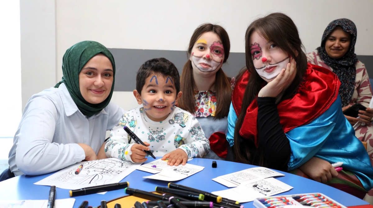 23 Nisan’ın neşesi Şehir Hastanesi’ne taşındı