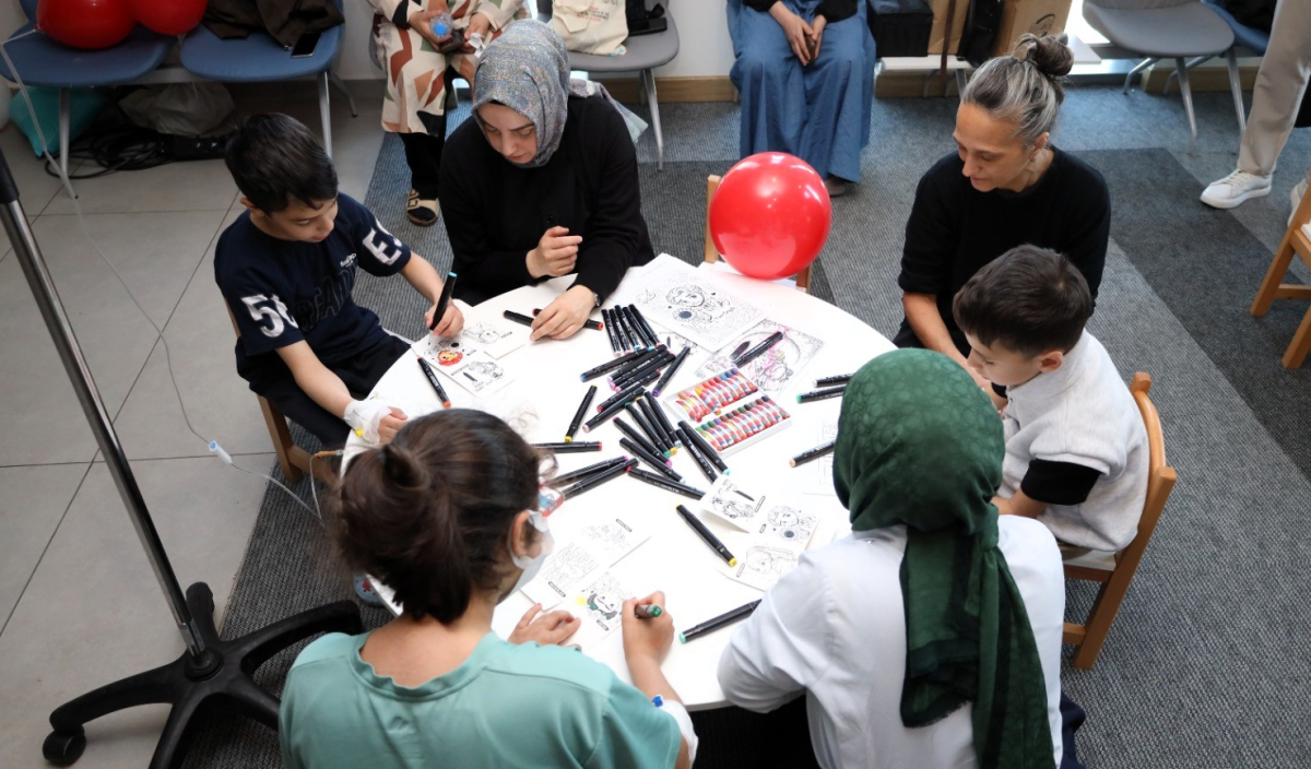 23 Nisan’ın neşesi Şehir Hastanesi’ne taşındı