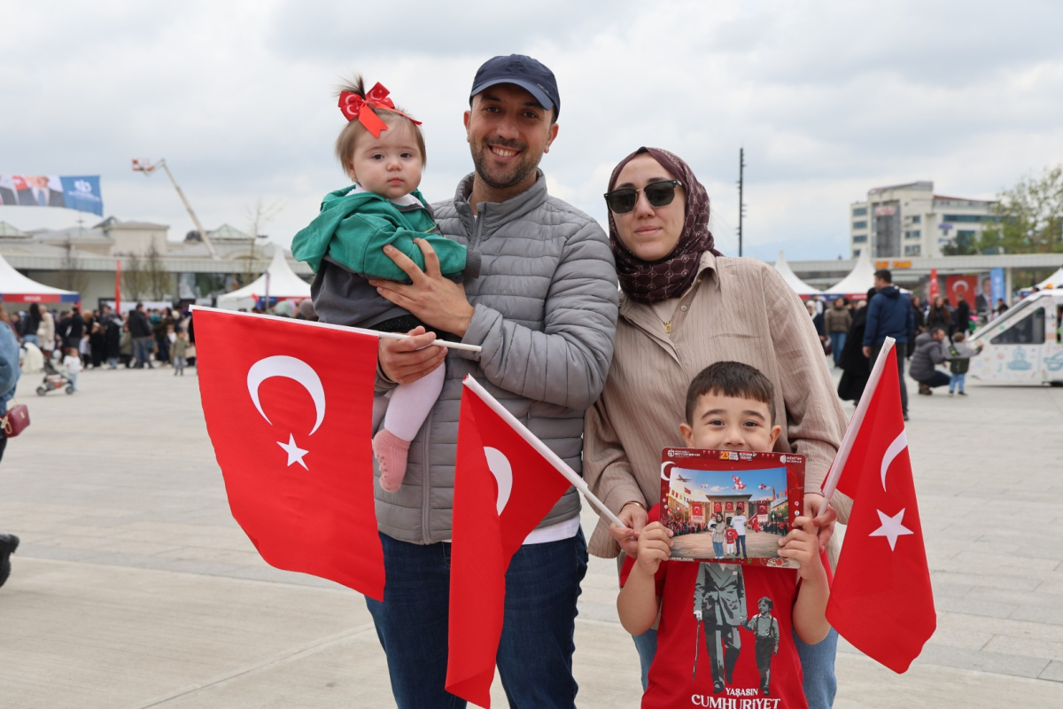 Milli İrade Meydanı aileleri buluşturuyor
