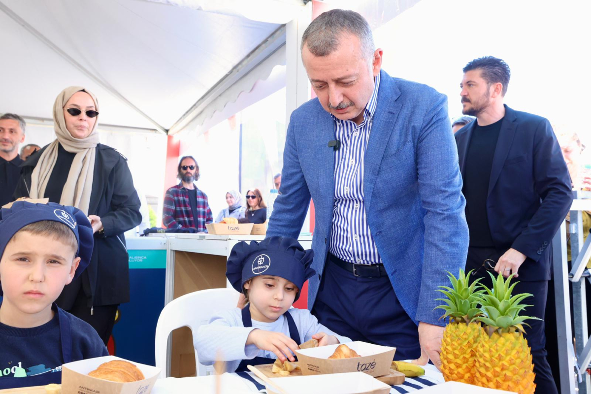 Başkan Büyükakın’a çocuklardan sevgi seli