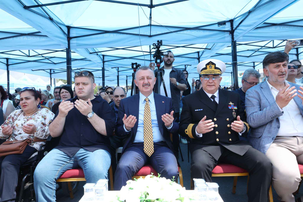 Büyükakın temsili uğurlamada özel bireylerle konvoy yaptı, halay çekti
